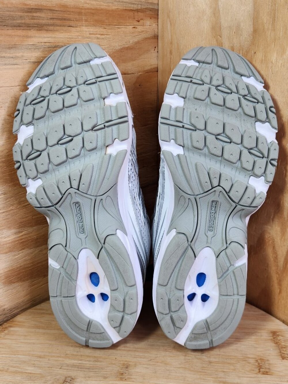 New Balance 740 Womens Casual Sneakers - Picture 8 of 9